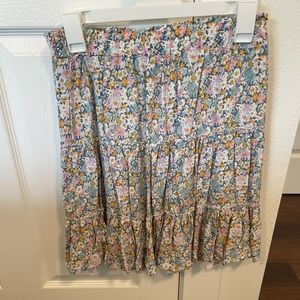 Floral ruffled, flowly skirt